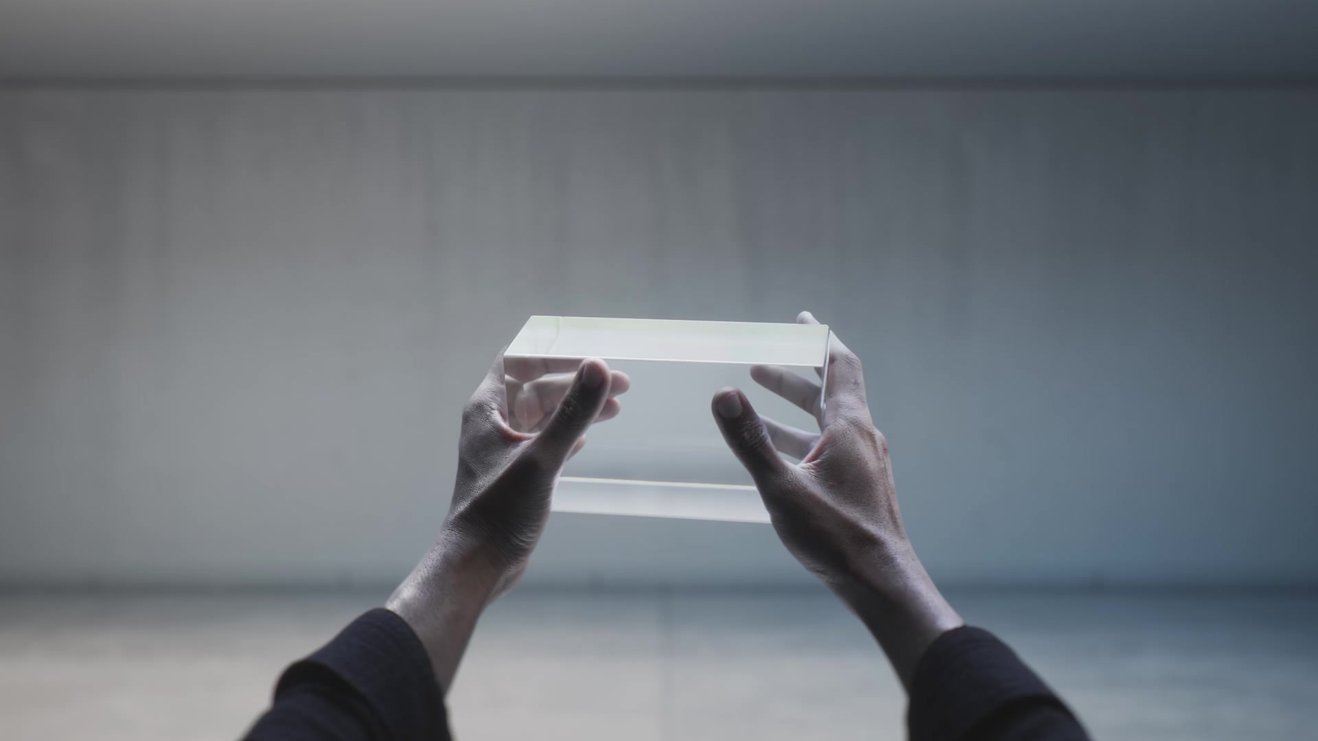 ROG Xbox Ally, a glass block shaped by hands into the device
